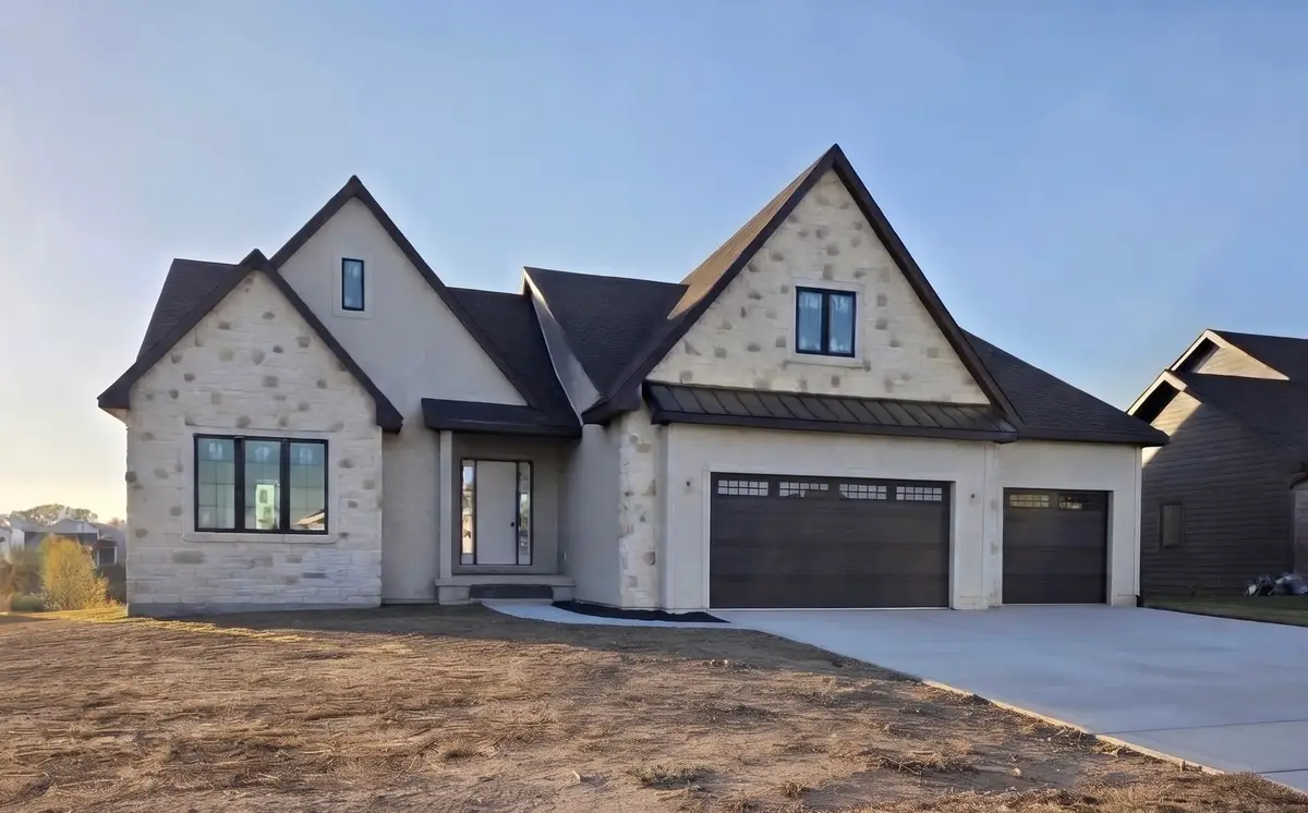 2915 Clearwater Drive, Norwalk, IA 50211 - #1