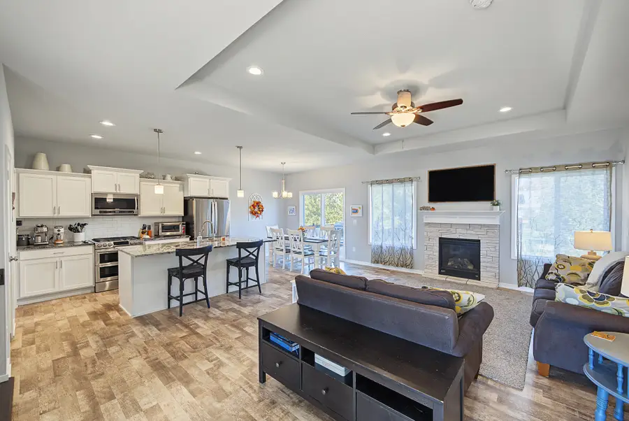 3459 Grand Valley Drive, West Des Moines, IA 50265 - #3