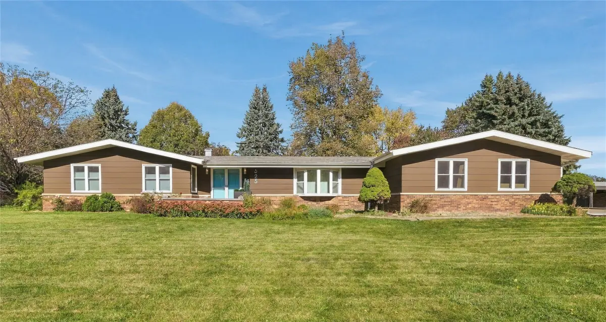 525 13th Avenue, Grinnell, IA 50112 - #1