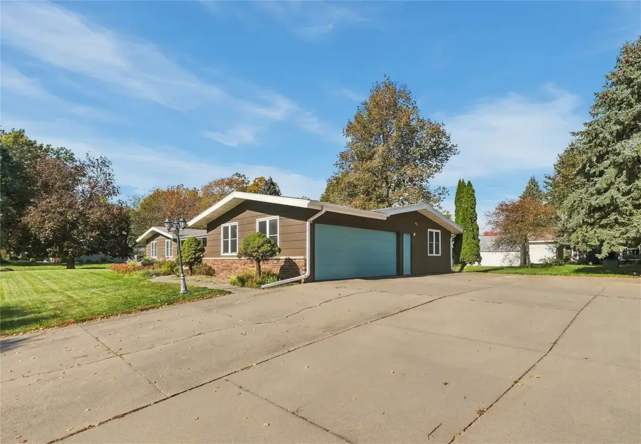525 13th Avenue, Grinnell, IA 50112 - #2