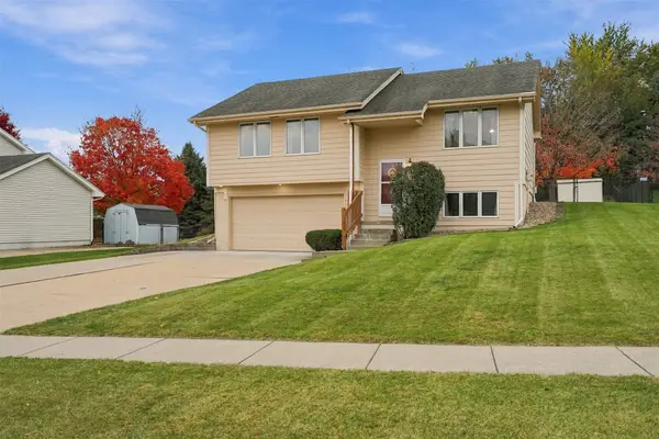 1512 Parkhill Drive, Norwalk, IA 50211