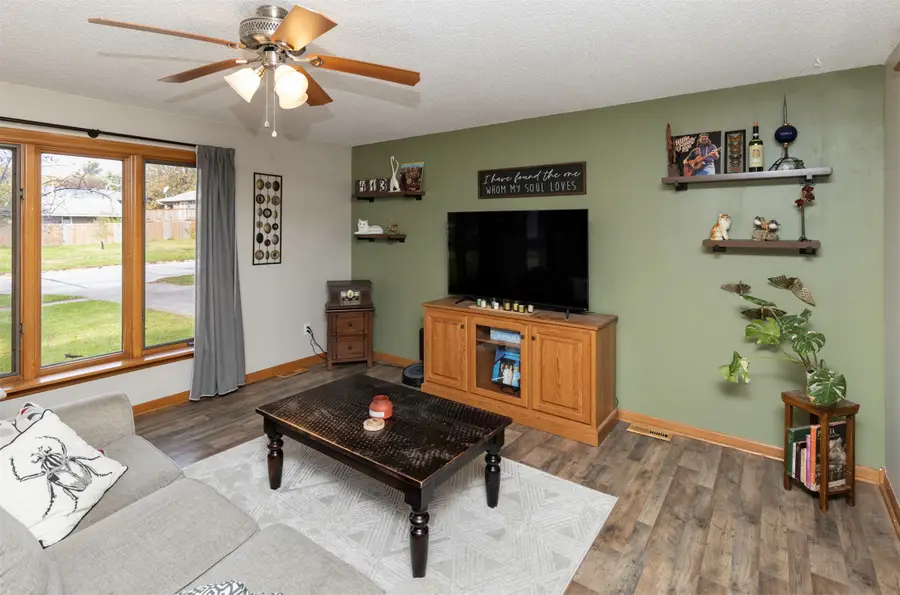 413 10th Avenue Nw, Altoona, IA 50009 - #3