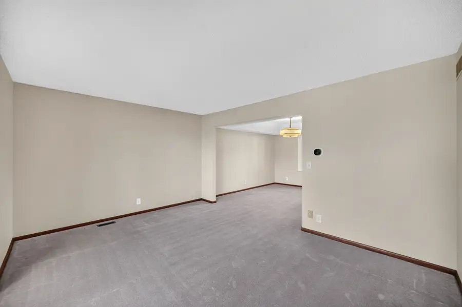 9404 Aurora Avenue, Urbandale, IA 50322 - #3