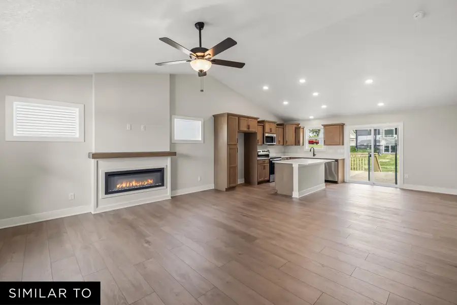 1913 E Clinton Place, Indianola, IA 50125 - #3