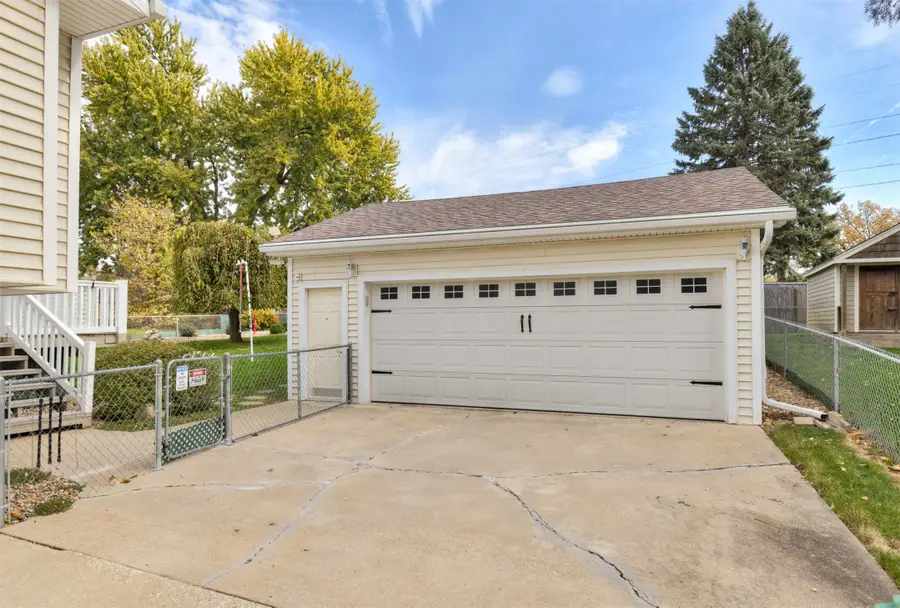 701 Parkwood Boulevard, Pleasant Hill, IA 50327 - #3