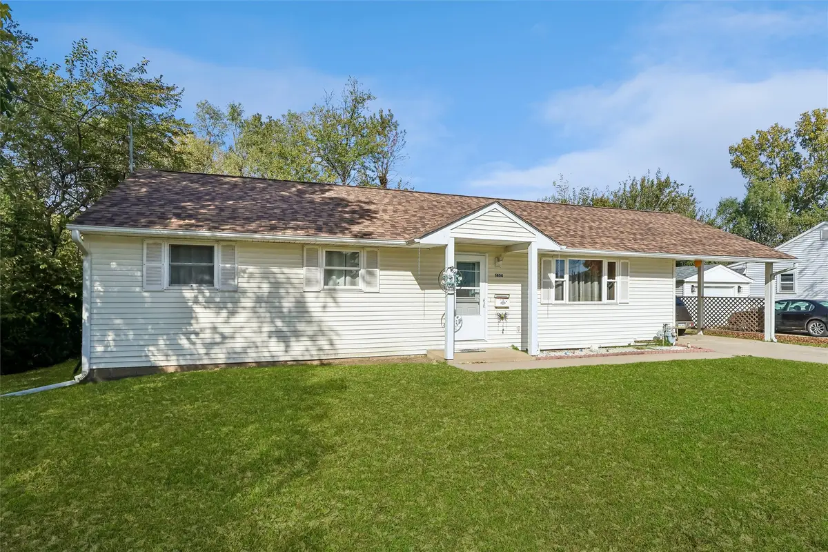 1404 N 7th Avenue W, Newton, IA 50208 - #1