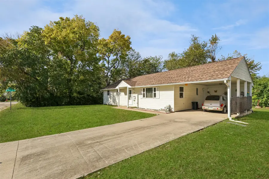 1404 N 7th Avenue W, Newton, IA 50208 - #3