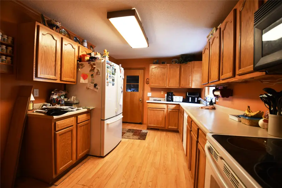1220 Marion Avenue, Pella, IA 50219 - #2