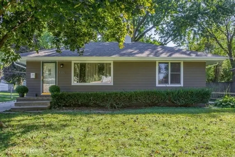 1206 Southlawn Drive, Des Moines, IA 50315 - #1