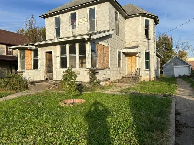 1229 9th Street, Des Moines, IA 50314 - #1