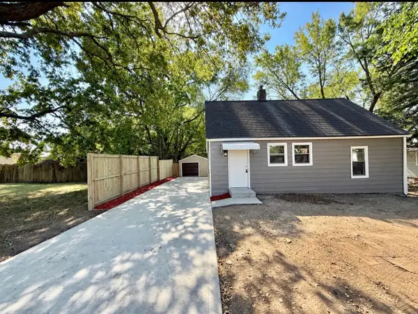 3301 Scott Avenue, Des Moines, IA 50317