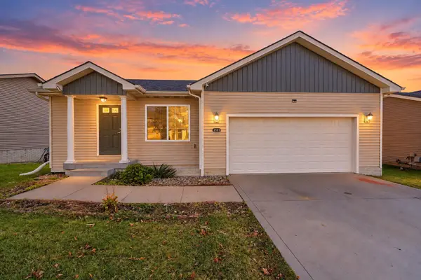 2523 River Meadows Drive, Des Moines, IA 50320