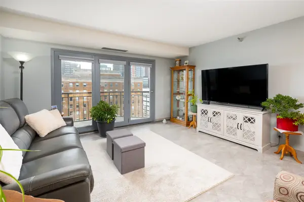 300 Walnut Street #1301, Des Moines, IA 50309