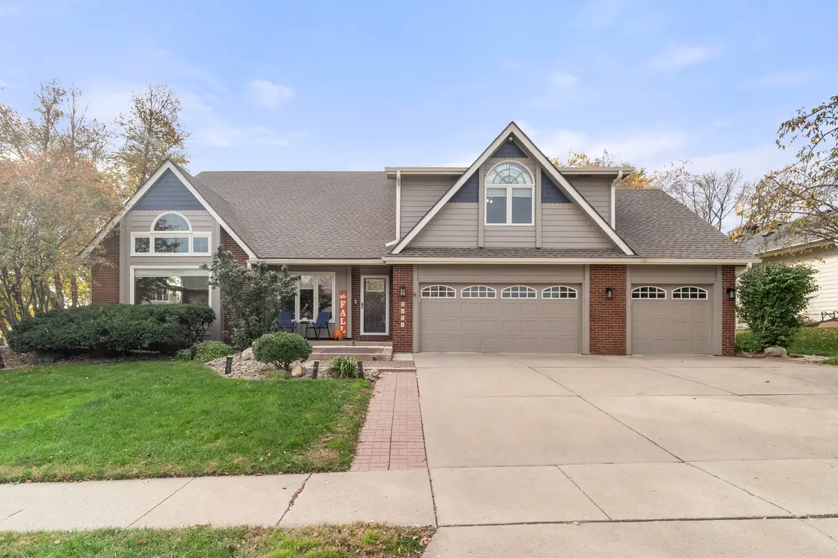 9604 Iltis Drive, Urbandale, IA 50322 - #1