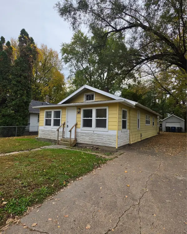 2811 Lyon Street, Des Moines, IA 50317