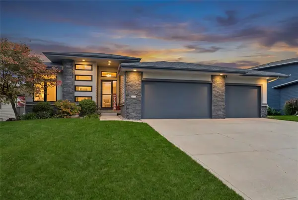 16026 N Valley Drive, Urbandale, IA 50323