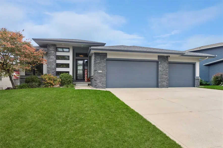 16026 N Valley Drive, Urbandale, IA 50323 - #3