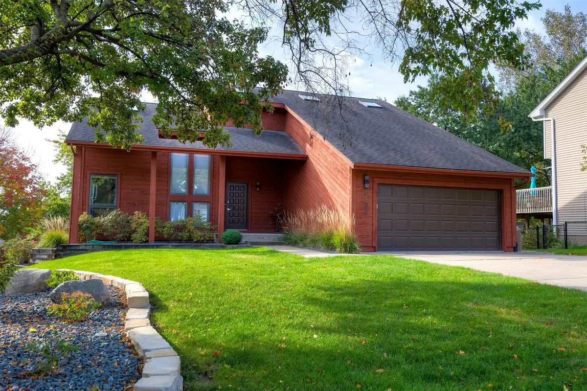 2304 Ridgewood Drive, West Des Moines, IA 50265 - #1