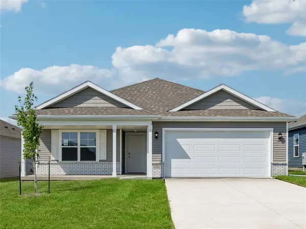 15203 Stonecrop Drive, Urbandale, IA 50111