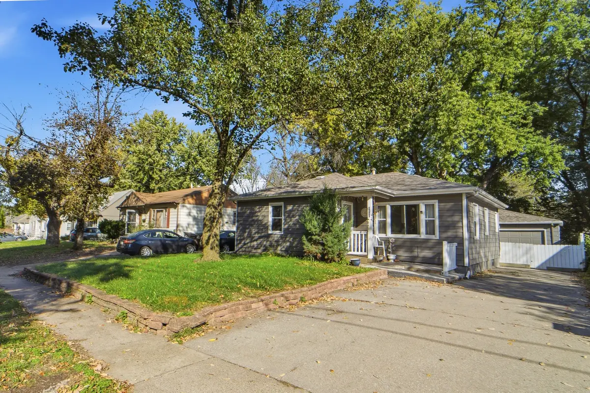 3819 N Union Street, Des Moines, IA 50316 - #1