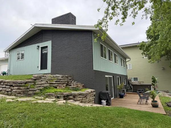 8921 Twin Lakes Rd, Manson, IA 50563