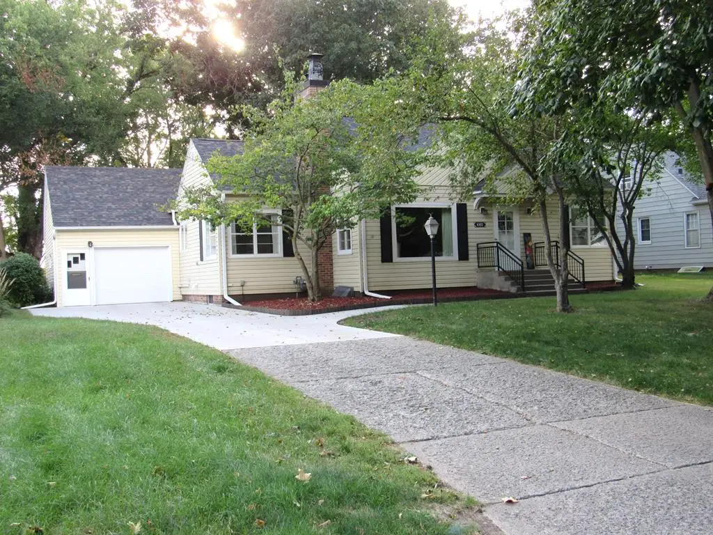 1327 North 19th St, Fort Dodge, IA 50501 - Image #1