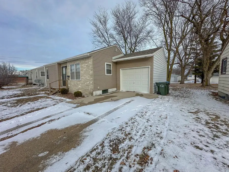 909 S 25th Street, Fort Dodge, IA 50501 - #2