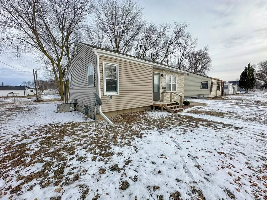 909 S 25th Street, Fort Dodge, IA 50501 - #3