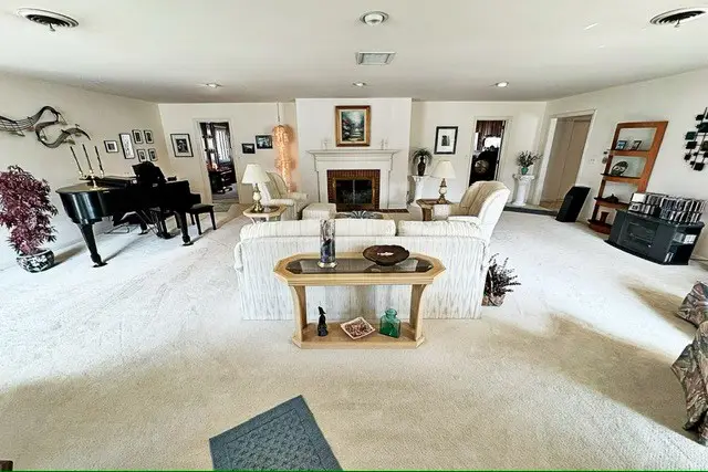 1132 Summitt Ave, Fort Dodge, IA 50501 - #2