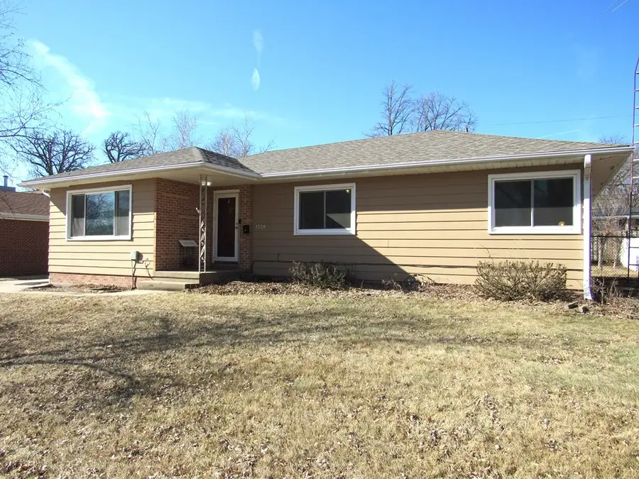 1328 Williams Dr, Fort Dodge, IA 50501 - #2