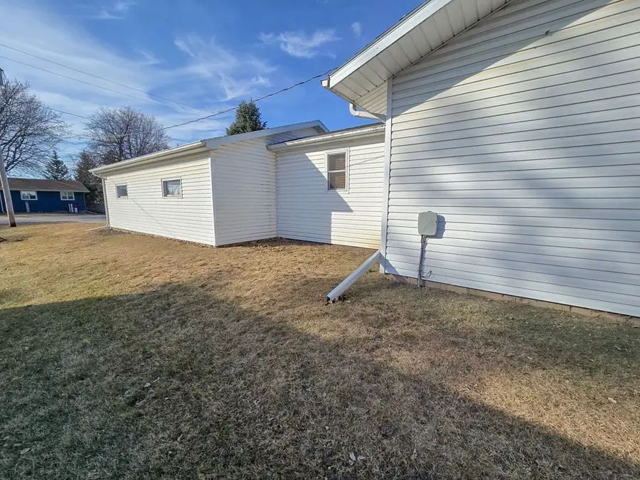 1011 Sunset Dr., Gowrie, IA 50543 - #2
