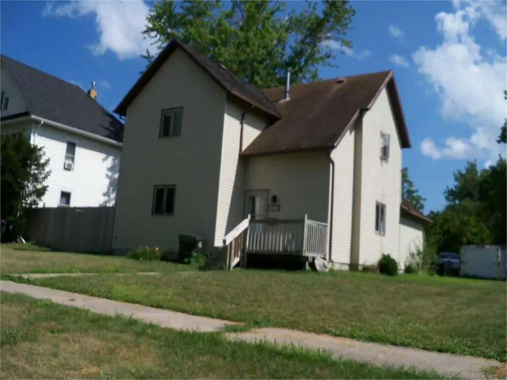 1015 6th Ave N, Fort Dodge, IA 50501 - #1