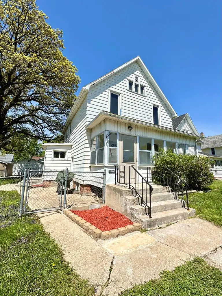 810 6th Ave North, Fort Dodge, IA 50501 - #1