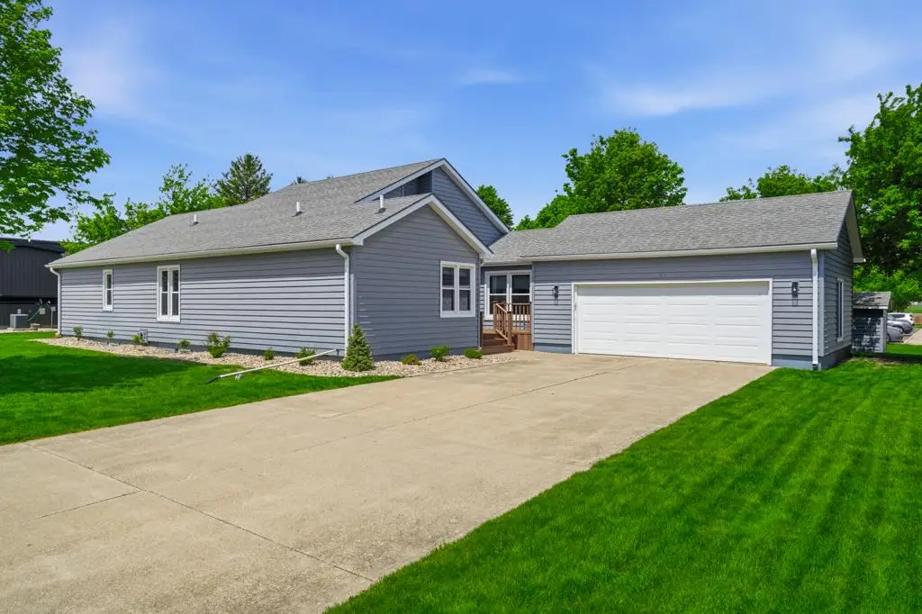 1611 Grand St, Webster City, IA 50595 - #1
