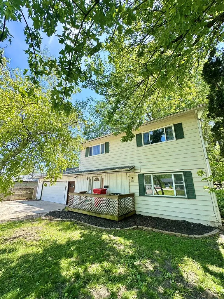 411 E Center Ave, Badger, IA 50516 - #1