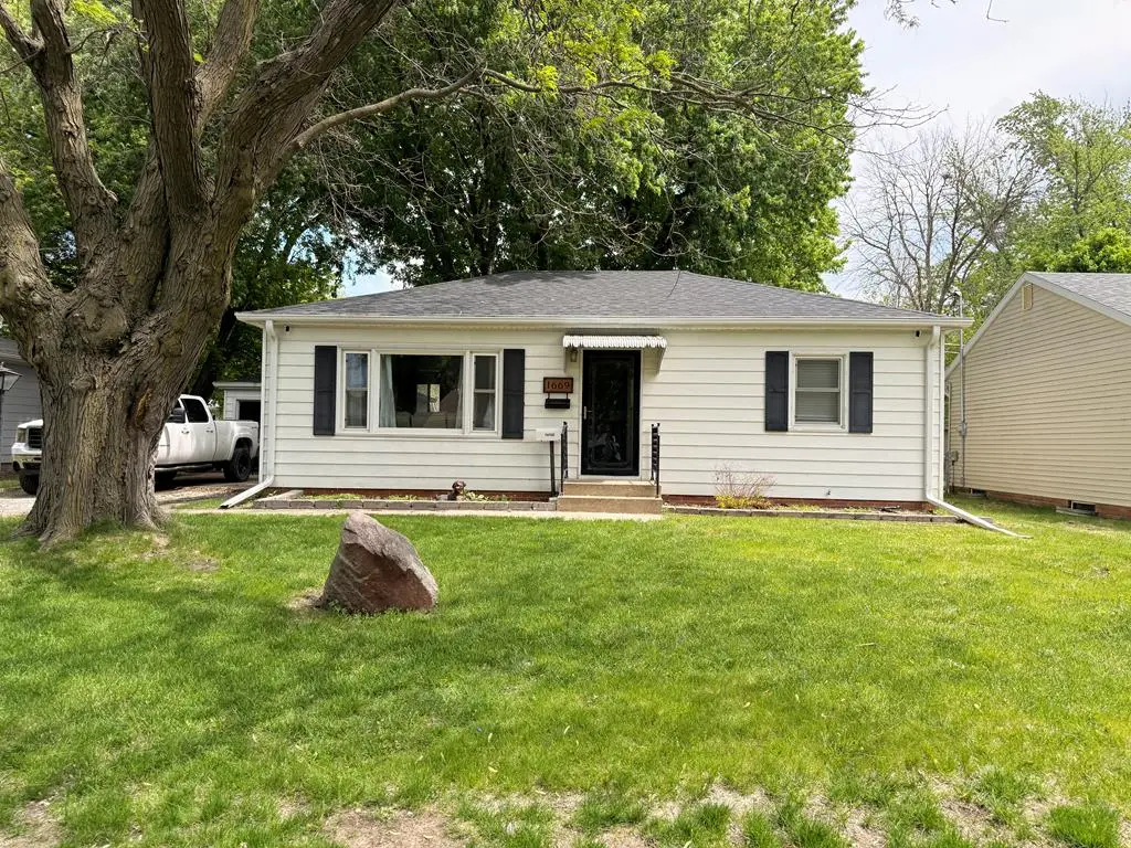 1669 N 25th St, Fort Dodge, IA 50501 - #1