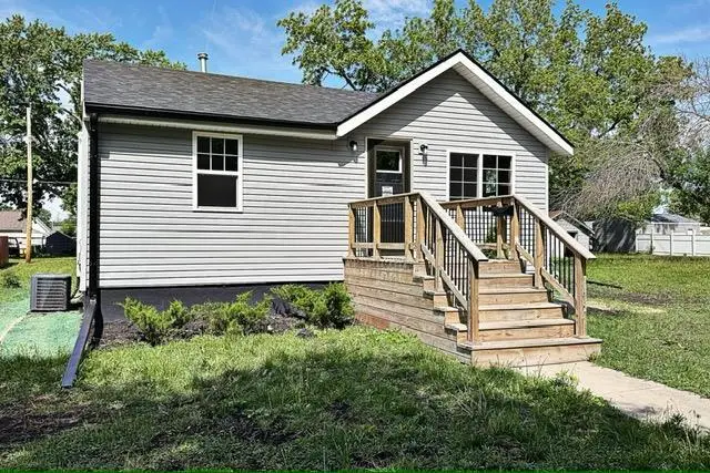 1220 S 24th St, Fort Dodge, IA 50501 - #2