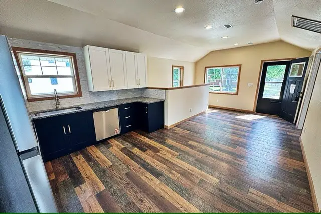 1220 S 24th St, Fort Dodge, IA 50501 - #3