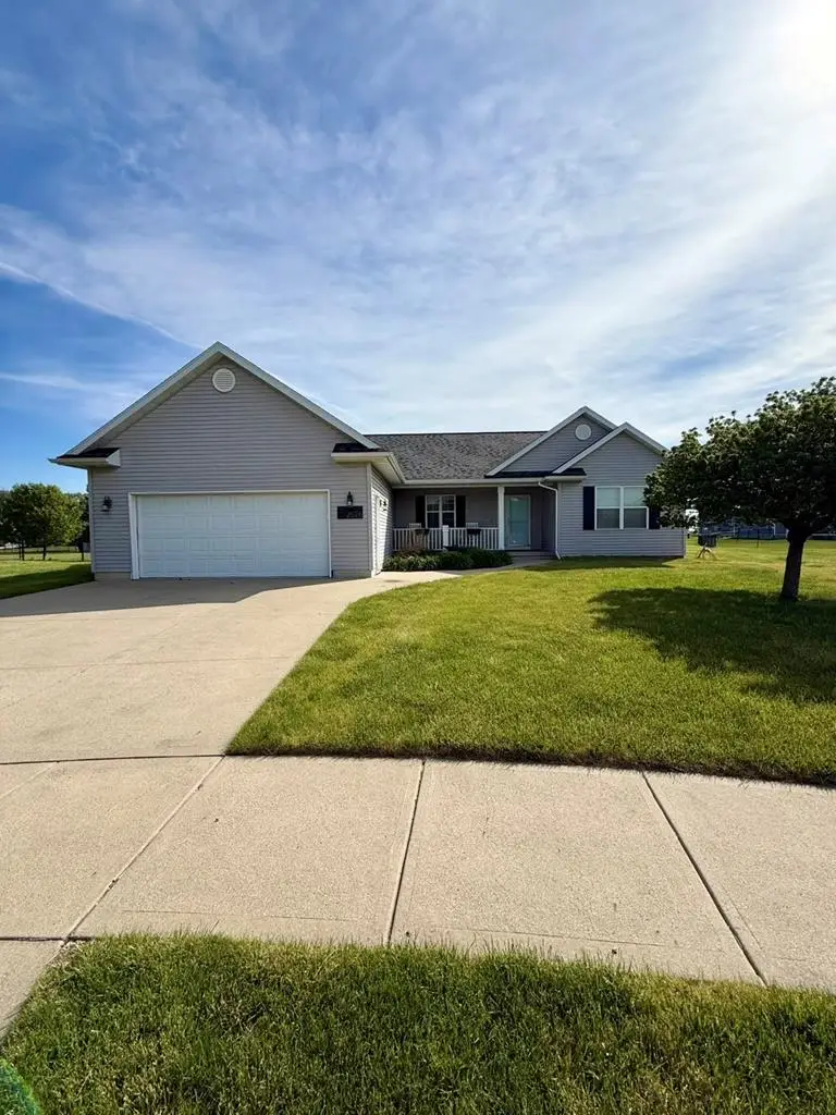 2526 Hickory Cir, Fort Dodge, IA 50501 - #1