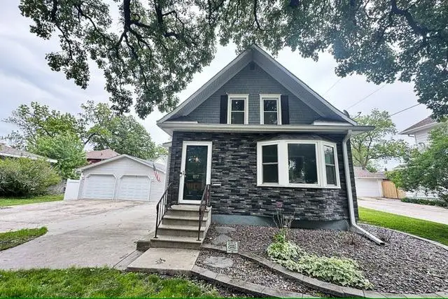 817 N 13th St, Fort Dodge, IA 50501 - #1