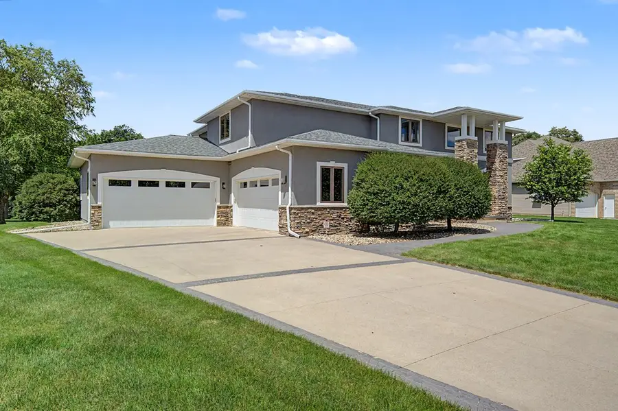 2914 Oak Tree Circle, Fort Dodge, IA 50501 - #2
