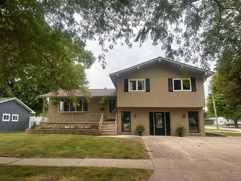 1720 N 29th St, Fort Dodge, IA 50501 - #1
