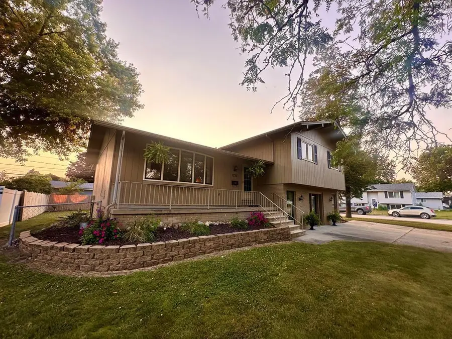 1720 N 29th St, Fort Dodge, IA 50501 - #2