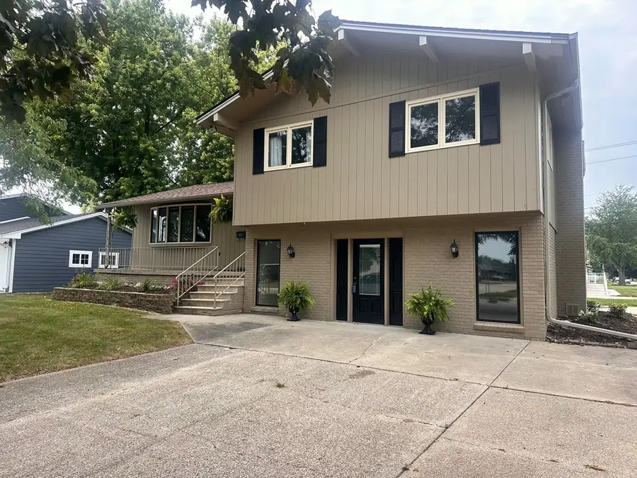 1720 N 29th St, Fort Dodge, IA 50501 - #3