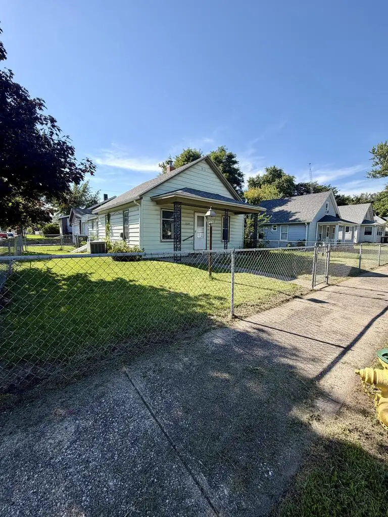 1122 S 25th St, Fort Dodge, IA 50501 - #2