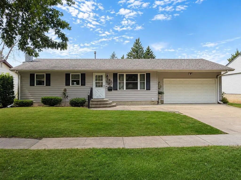 1036 Knollcrest Dr, Fort Dodge, IA 50501 - #1