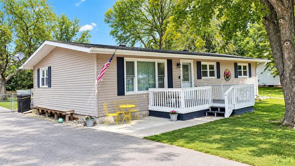 2017 Nathan Blvd, Fort Dodge, IA 50501 - #1