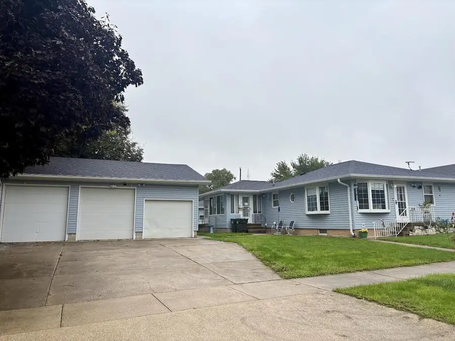 2216 Highland Park Ave, Fort Dodge, IA 50501 - #3