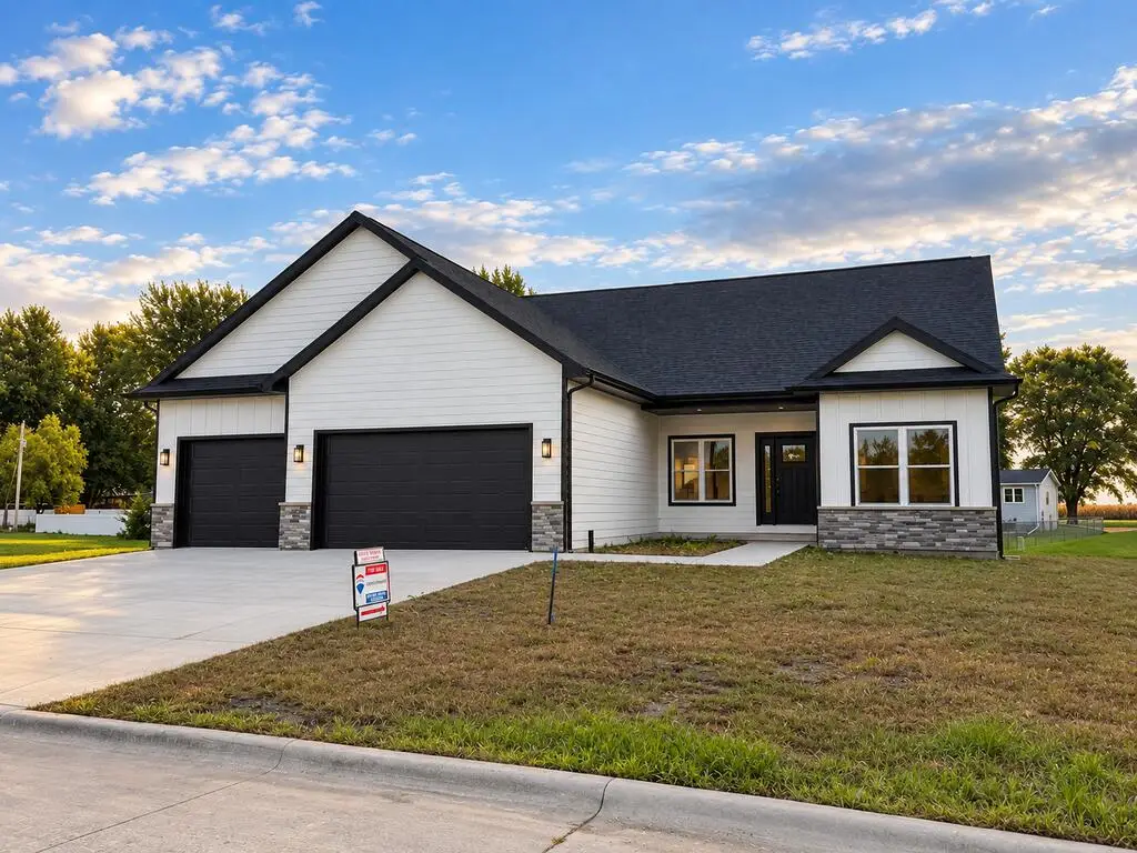 22819 Fairview Lane, Fort Dodge, IA 50501 - #1