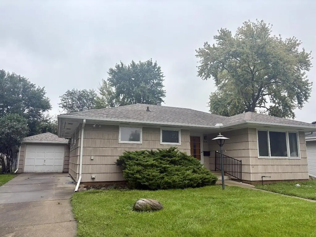 2216 8th Ave S, Fort Dodge, IA 50501 - #1